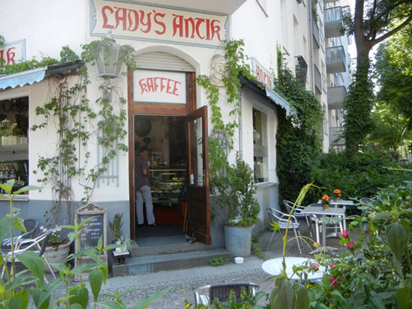 Café und Antiquariat Lady's Antik in Berlin Steglitz Nähe Schloßstrasse